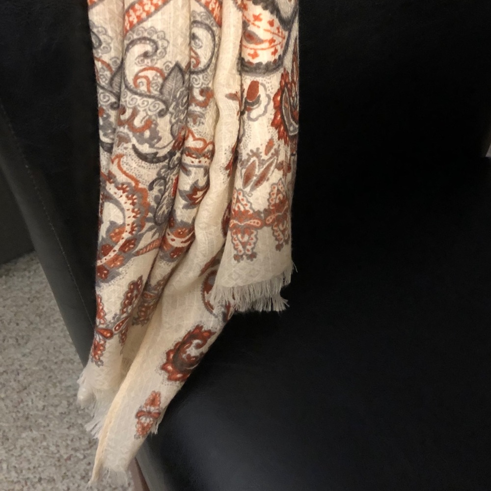 ☀️ NWOT scarf. With FREE GIFT!